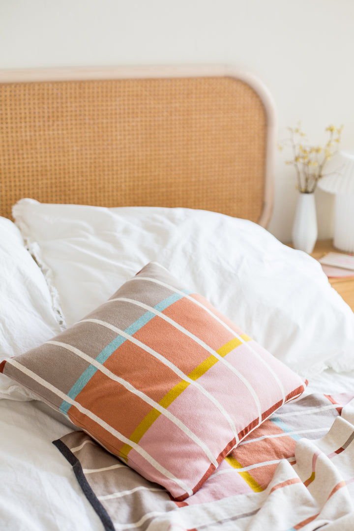 Alvin Pillow Pink, soft jacquard knitted cotton