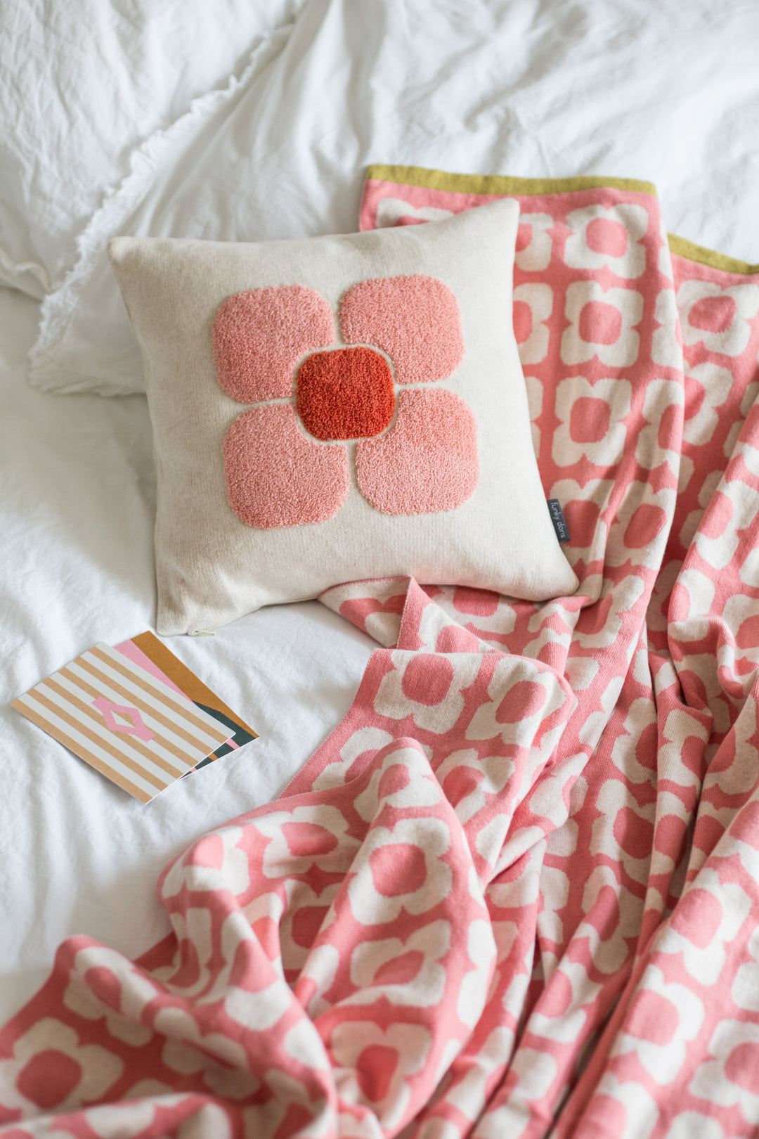 Doris Pink Jacquard Throw – Soft Brushed Cotton