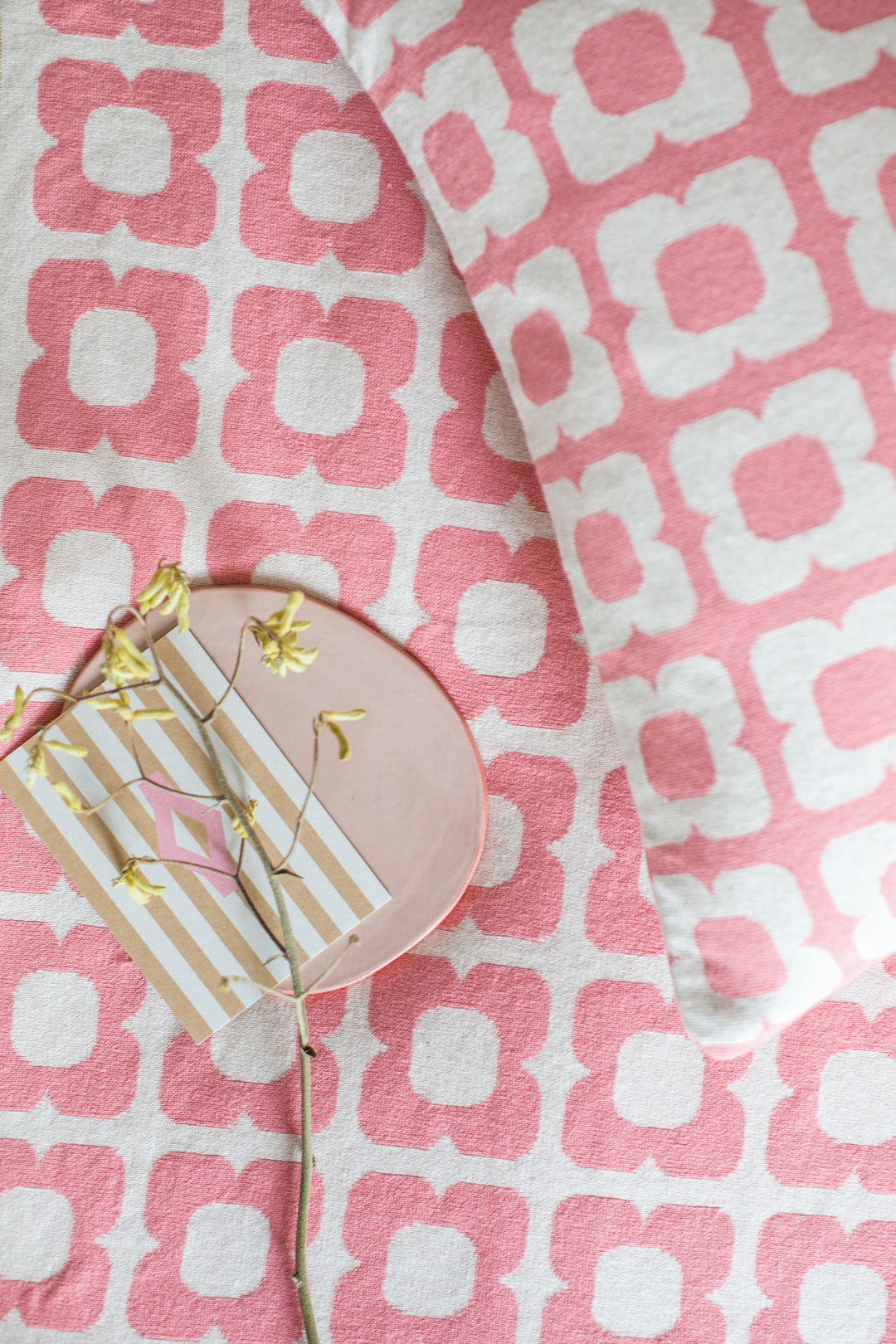 Doris Pink Jacquard Throw – Soft Brushed Cotton