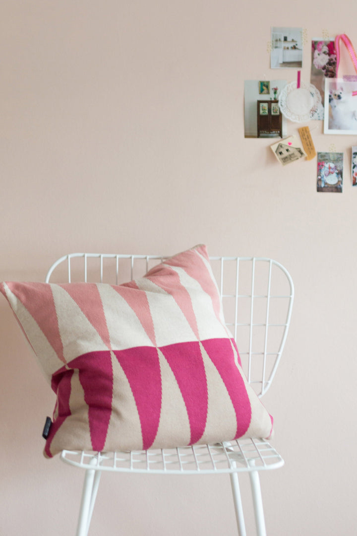 Oliver Pillow-Cover Pink, Soft Jacquard Knitted Cotton