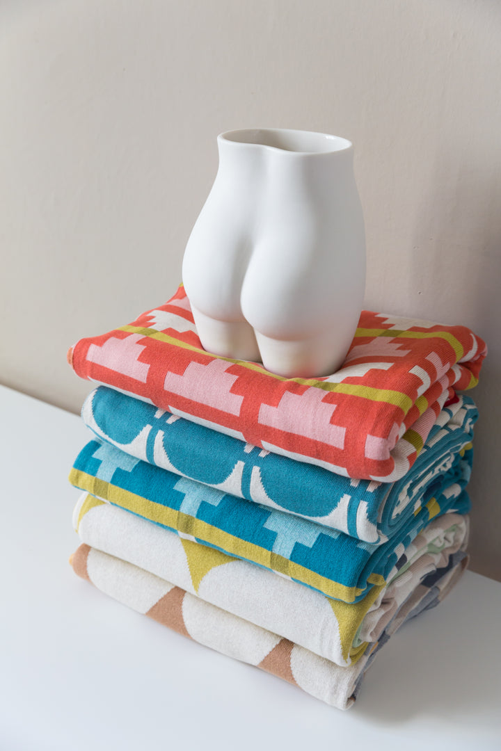 Alf Blanket Red, soft jacquard knitted cotton