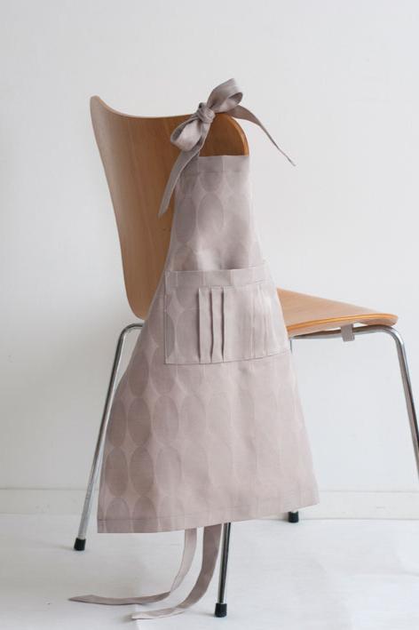 olli_apron_beige_01_72_web