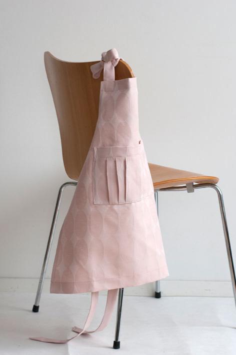 olli_apron_pink_01_72_web