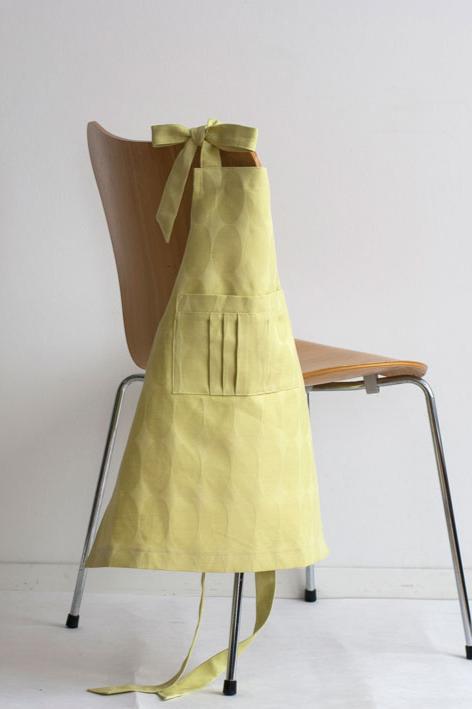 olli_apron_yellow_01_72_web