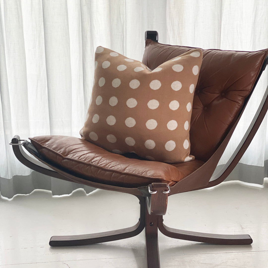 Astrid_pillow_brown_dots_Falconchair