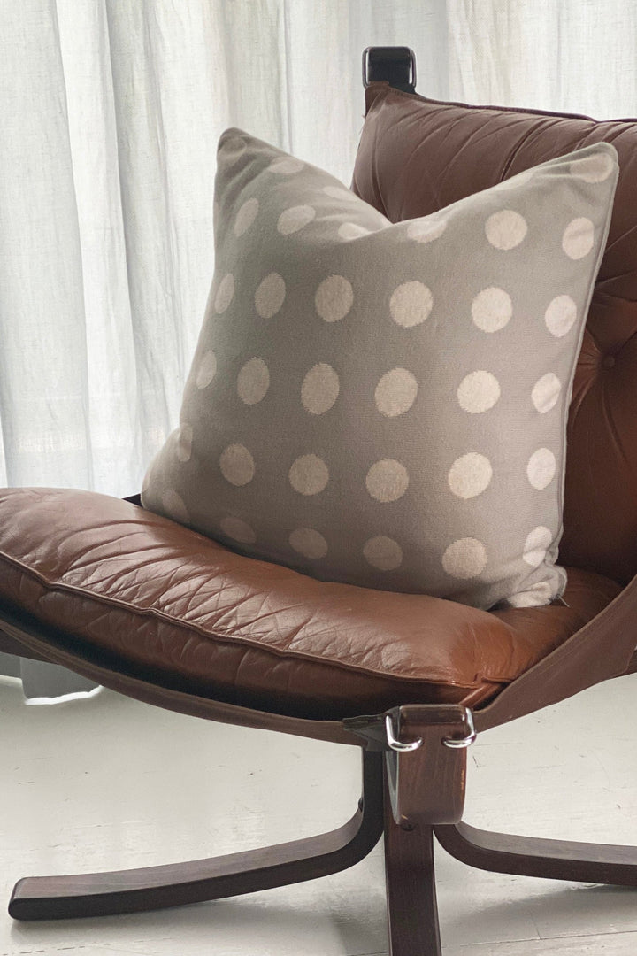 Astrid_pillow_grey_dot_Falconchair
