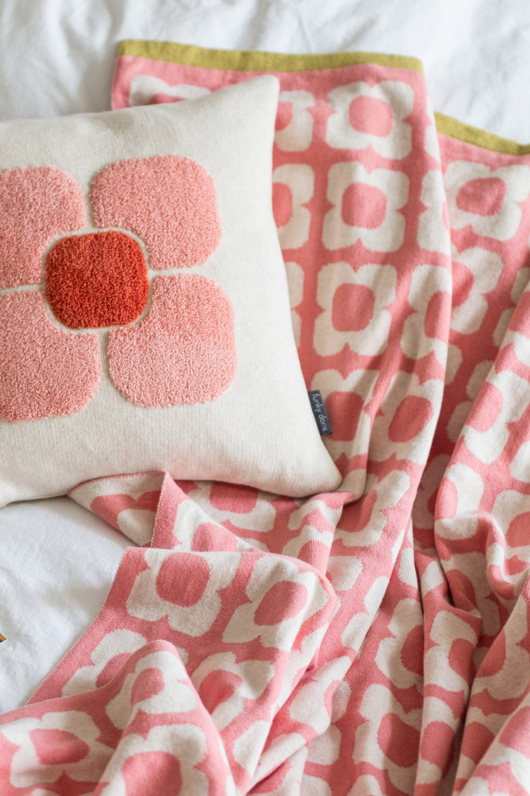 Doris blanket+Doris pillow mini pink square