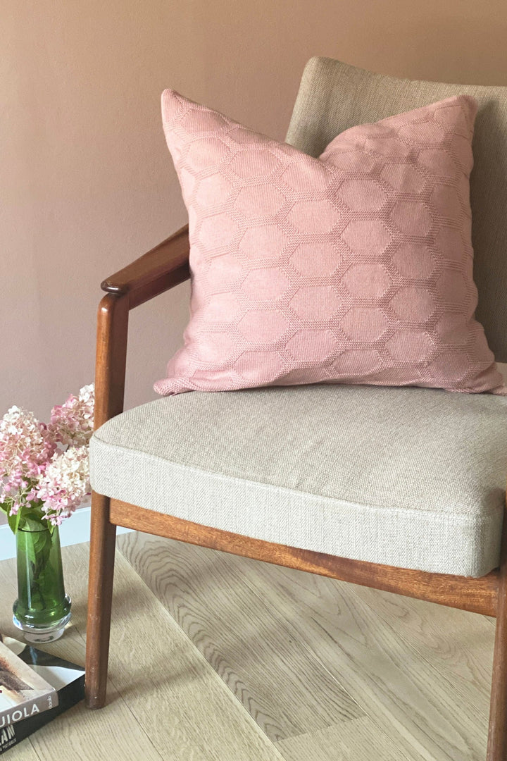Herdis_pillow_warmpink