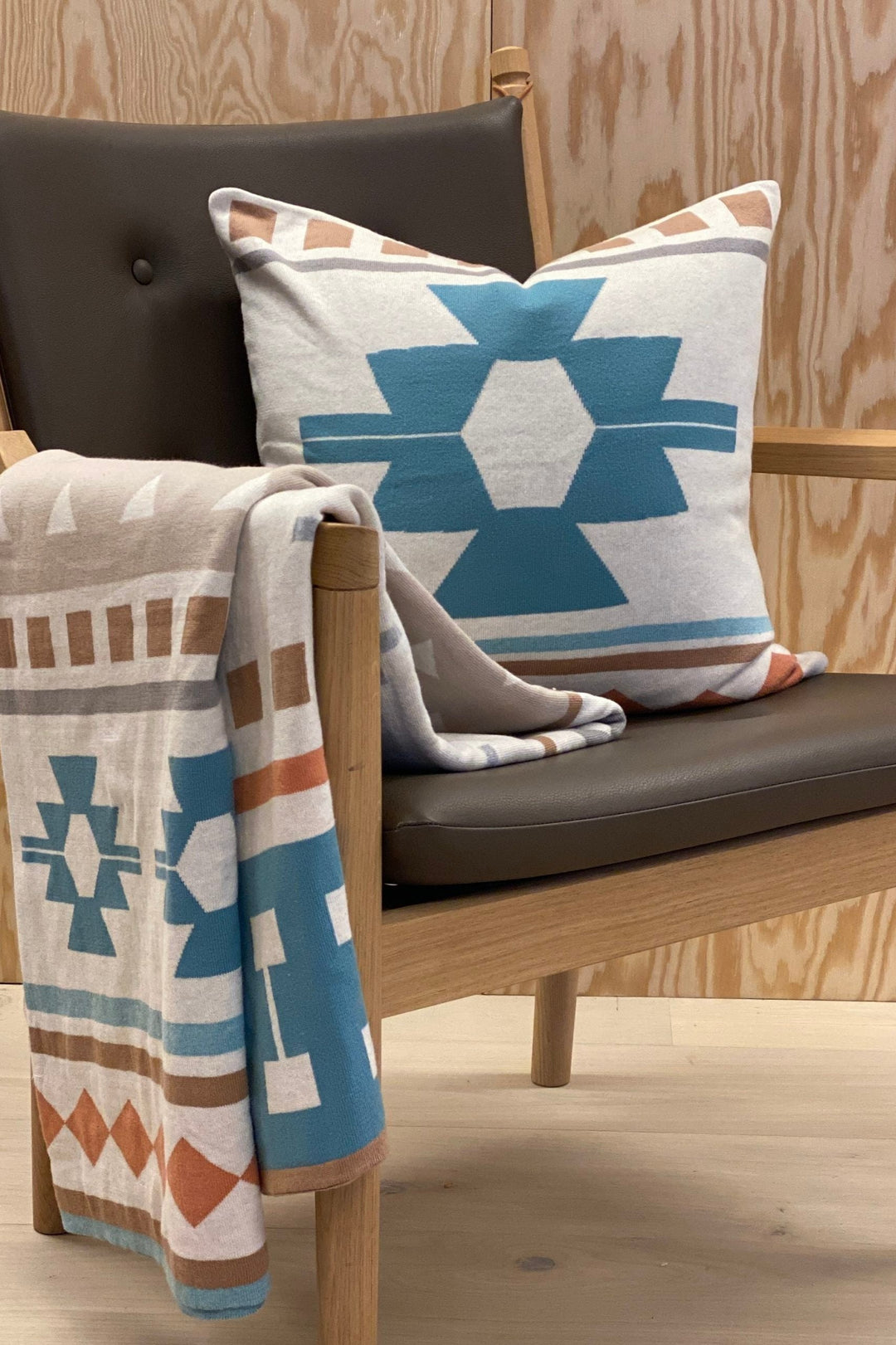 PL56L06_PU156M06_Ane_blanket_blue_Ane_pillow_blue