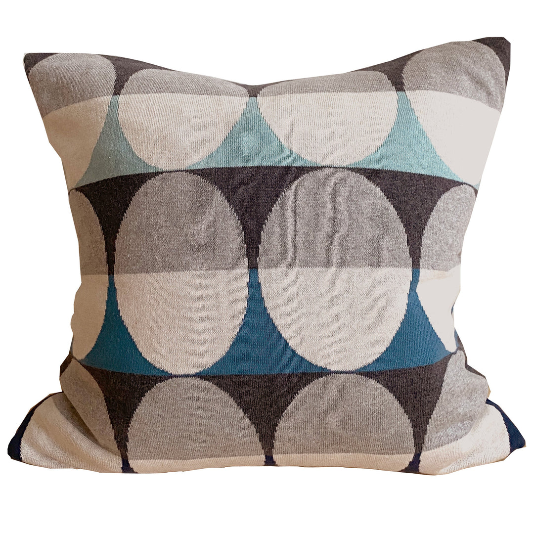PU139M16_Olivia_blue_pillow_PP